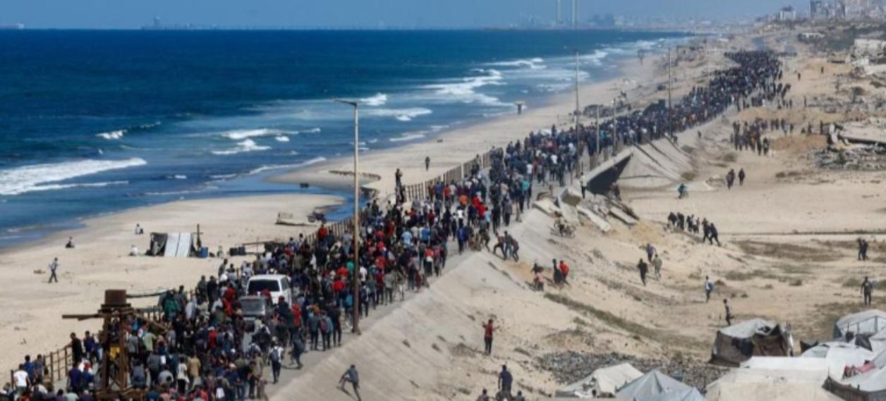 Palestinians Head Back to Gaza’s North Amid Fragile Ceasefire