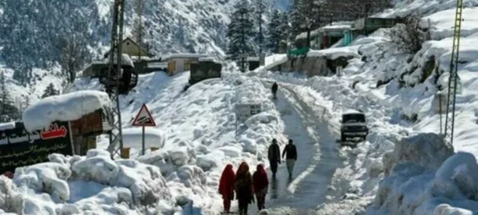 First Snowfall Brings Winter Chill To Gilgit Baltistan