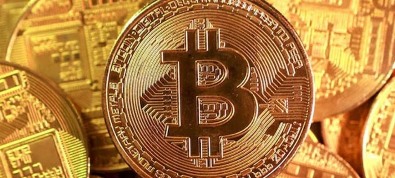 Bitcoin Struggles After Falling Due to Investors Avoiding Risk