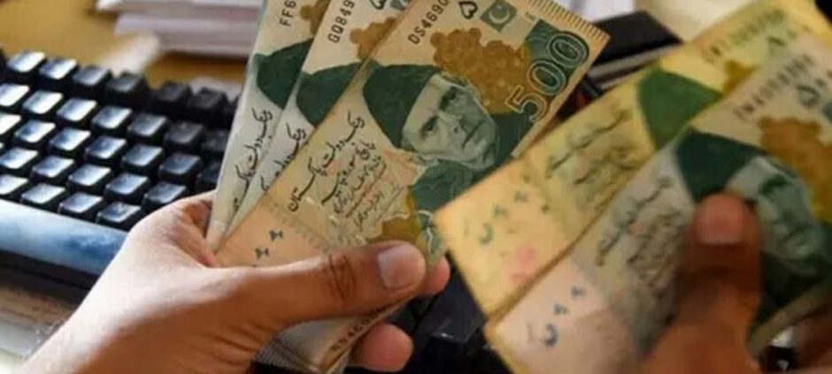 Govt Considers Rs. 300 Billion Reduction In Development Budget