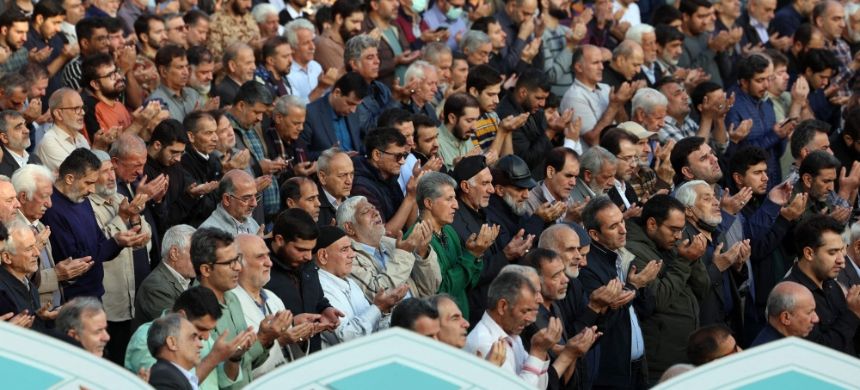 Hundreds Gather in Tehran to Pray for Rain Amid Iran’s Drought Crisis