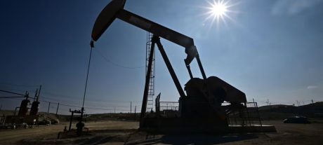 Oil Prices Fall 2% to Reach One-Month Low
