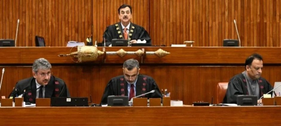 Senate Holds Session To Approve 27th Constitutional Amendment