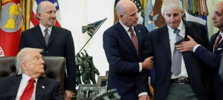 US Man collapses during Trump’s Oval Office event on drug prices