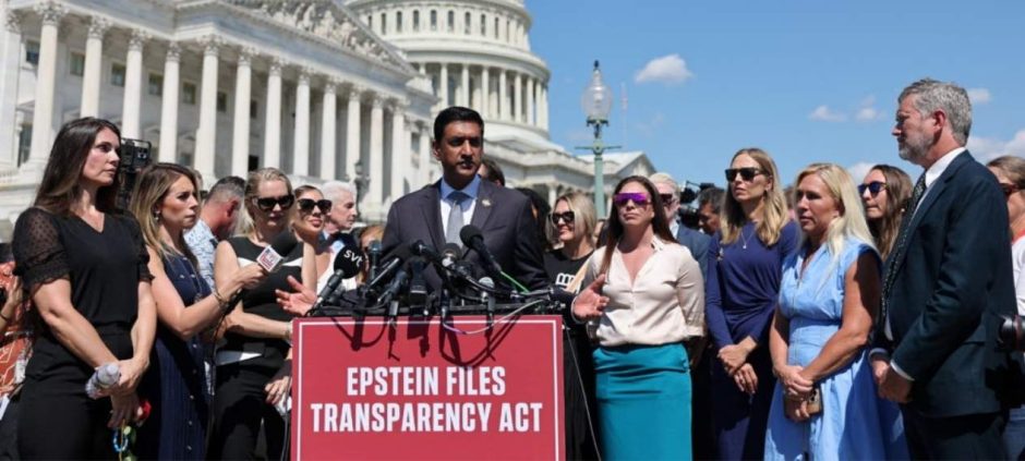 US lawmakers brace for dramatic vote on releasing Epstein files