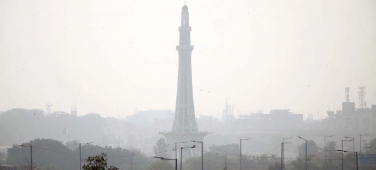 Untitled design – 2025-11-07T155102.966 LHC Orders Crackdown On Smoke-Emitting Vehicles In Punjab