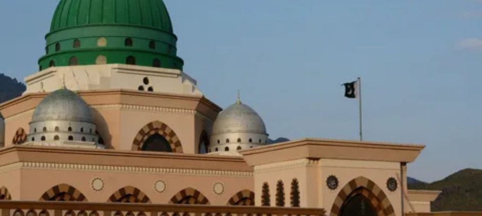 1. Immersive Spiritual Experience at Bari Imam Shrine