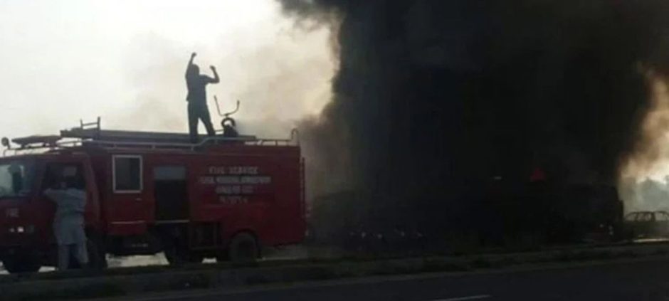 Fire on Coal-Loaded Truck Injures 16 on Quetta Highway