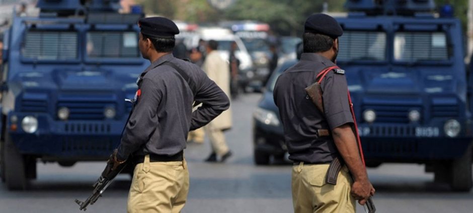 Karachi Police Arrest Three Suspects, Recover Over 100 Snatched Cell phones
