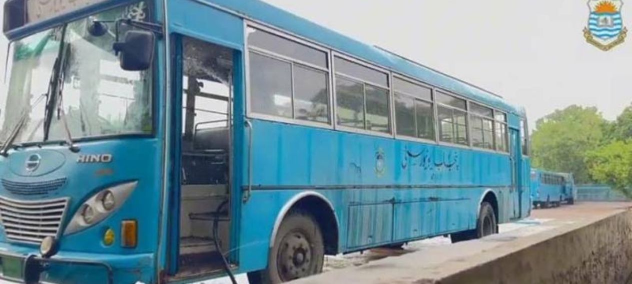 Punjab University Buses Confiscated For Producing Excessive Smoke Punjab University Buses Confiscated For Producing Excessive Smoke