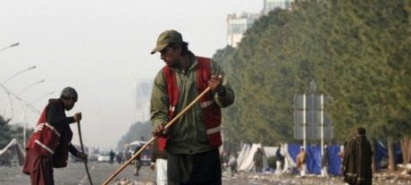 Sanitation Worker Gains Praise For Returning Rs. 900,000 Found