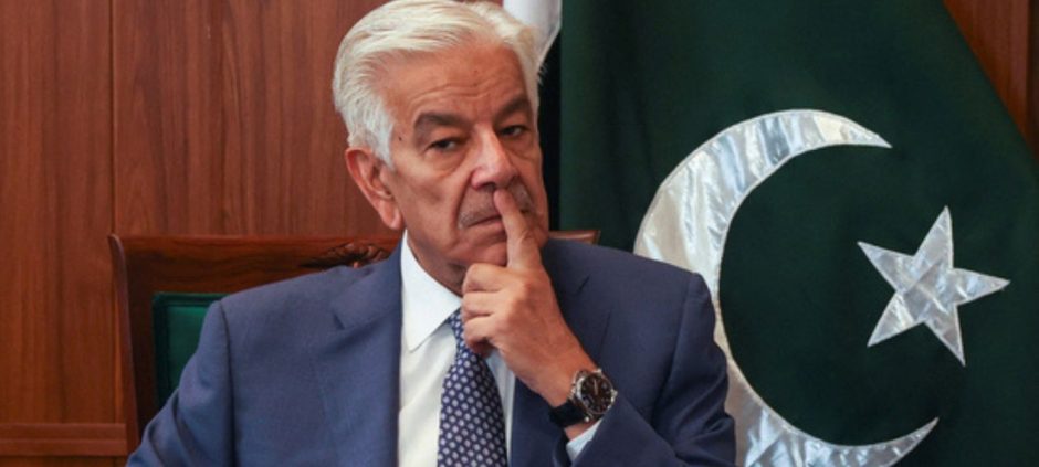Khawaja Asif Pins Blame On Bureaucracy As PIA Privatisation Advances, Favors Accountability
