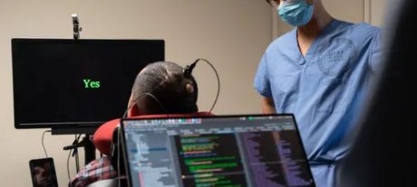 New Brain Chip Lets Paralysed Man Operate Devices With His Mind