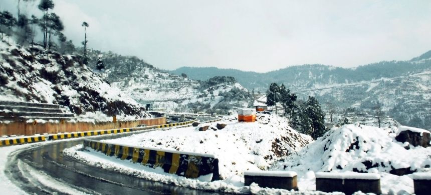 Murree Expressway Closed to Traffic Due to Heavy Snowfall
