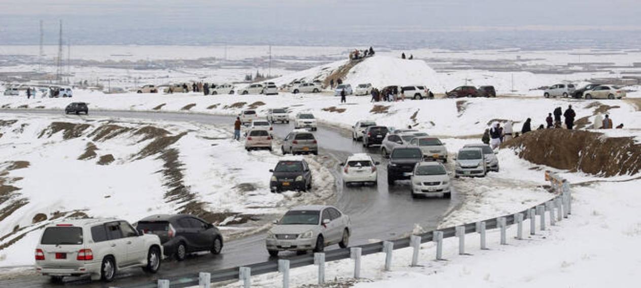 Snowfall Shuts Roads Across North Pakistan Rescues Underway
