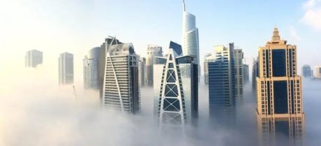 ISLAMABAD – A thick blanket of fog descended over United Arab Emirates UAE, turning streets into near-invisible pathways. In Dubai, Abu Dhabi, and other regions, drivers squint through haze as visibility drops to just 1,000 meters, forcing authorities to slash speed limits and issue urgent Red and Yellow alerts. The advisory comes amid low visibility as UAE National Meteorology Department cited dangerously low visibility to continue in several areas over weekend, raising serious safety concerns for motorists and commuters. In some parts of Gulf nation, visibility dropped to just 1,000 meters, creating treacherous driving conditions. Abu Dhabi Police also slashed speed limits to 80 km per hour on several major highways in an effort to prevent accidents. On the other hand, Dubai and Abu Dhabi police departments issued strong advisories urging residents to drive with extreme caution, warning that traffic violations during these conditions will result in strict legal action. Authorities continue to monitor situation closely as dense fog disrupts normal movement, urging drivers to remain alert, adhere to speed limits, and prioritize safety amid the challenging weather conditions.