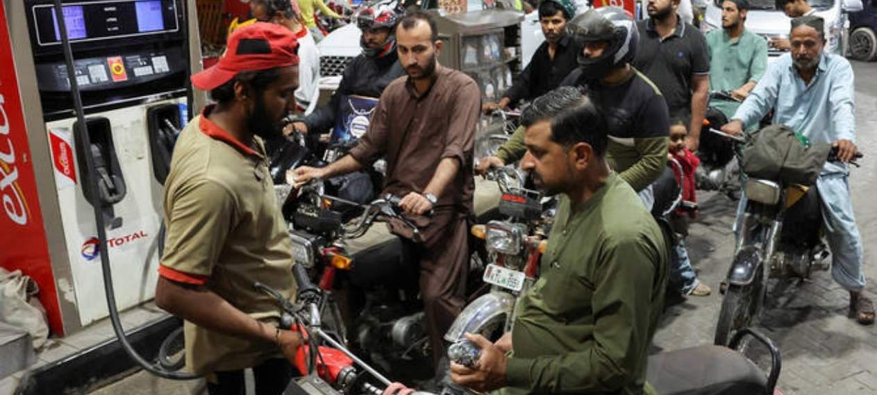 Fuel Supply Under Pressure as Pakistan’s Petroleum Reserves Drop