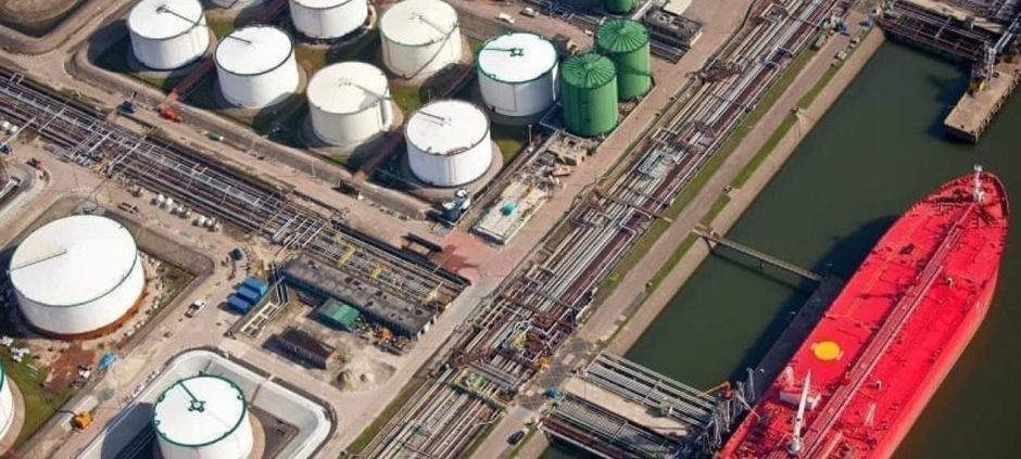 Global Oil Markets React as Dubai Crude Dips $29 in One Day