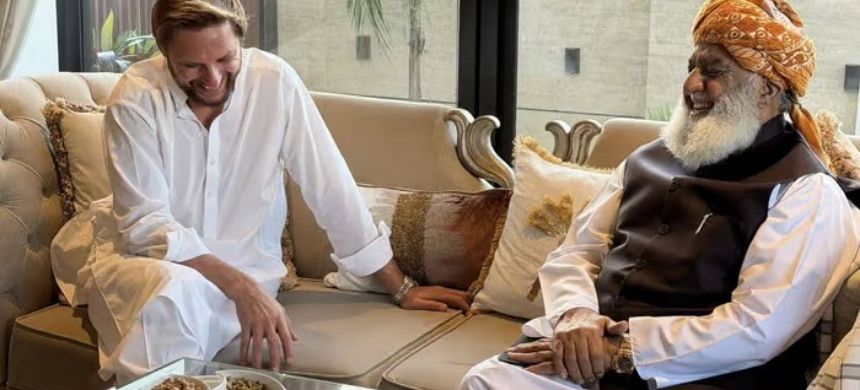 Shahid Afridi Hosts Fazlur Rehman at His Residence