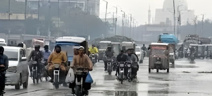 Pakistan Meteorological Department (PMD) has forecast light to moderate rainfall with thunderstorms in Karachi on April 6 due to an incoming weather system. Ad powered by advergic.com According to the Met Office, a westerly wave is expected to enter Balochistan from Iran on April 5 and will influence weather conditions in Sindh. Under the influence of this system, thunderstorms, rainfall, and occasional hail are expected in Sukkur, Kashmore, and Ghotki on April 6. ALSO READ Lawyers Ordered to Remove ‘Advocate’ Plates from Vehicles The development follows heavy rainfall in Karachi on Thursday that resulted in at least seven deaths and left three others injured in rain-related incidents. In its latest forecast, the PMD said light to moderate rain is also expected in several districts, including Jamshoro, Dadu, Kambar Shahdadkot, Naushahro Feroze, Shaheed Benazirabad, Sanghar, Mirpurkhas, Matiari, Hyderabad, Tando Muhammad Khan, Tando Allahyar, Thatta, Badin, and Sujawal.