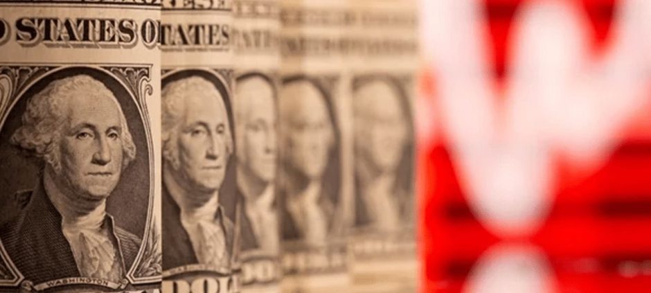 US Dollar Falls to 26-Year Low in Global Reserve Share