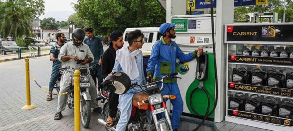 Fuel Crisis in Pakistan Forces Shift From Private to Public Transport