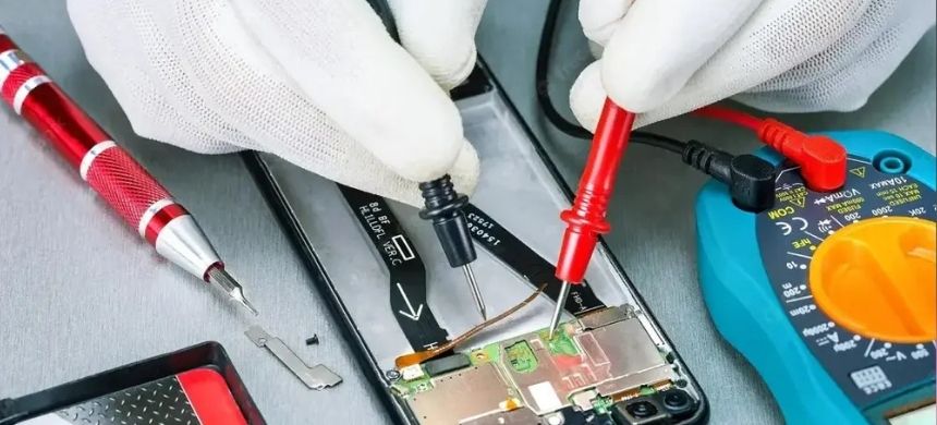 Govt Launches Free Mobile Repairing Course for Women