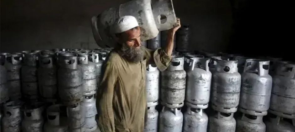 LPG Rates Surge in Pakistan Amid Hormuz Tensions