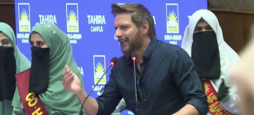 Shahid Afridi Criticised over Pre-Marriage Mobile Phone Comments