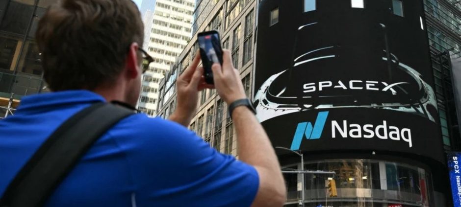SpaceX Surges Past Amazon After Record-Breaking IPO