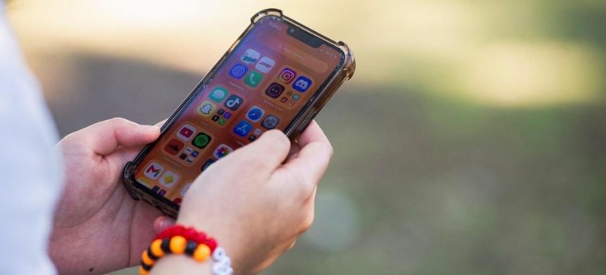 France Bans Social Media for Children Under 15