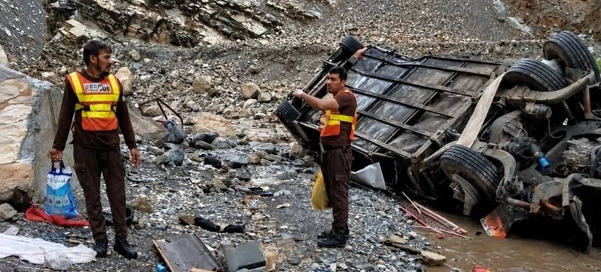 21 injured as Punjab University bus falls into ravine
