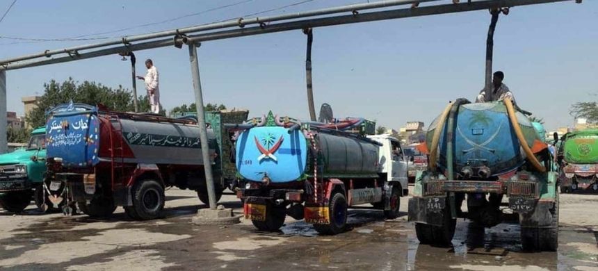 Karachi Plans Major Increase in Water Tanker Charges