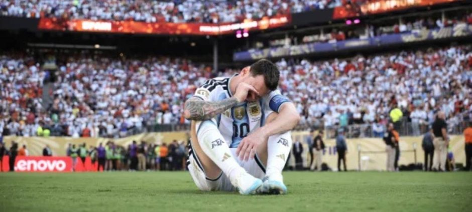Messi Breaks Down After World Cup Final Loss