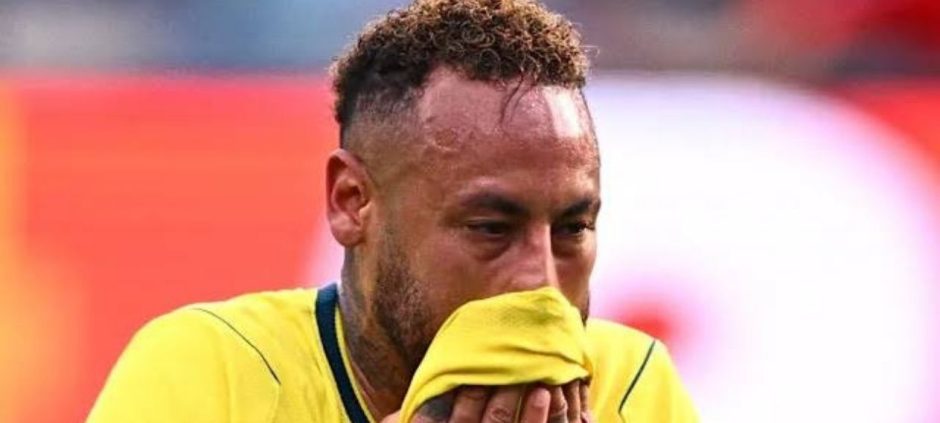 Neymar Hints at International Retirement