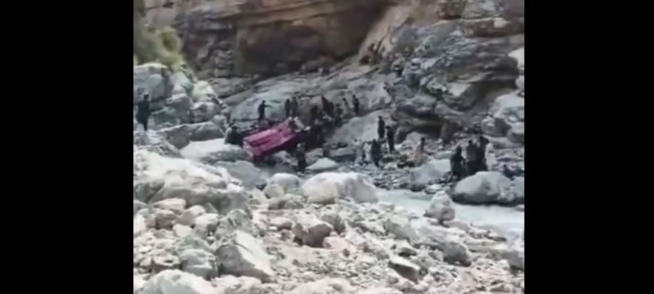 Quetta to Peshawar Bus Plunges Into Ravine, 24 Killed