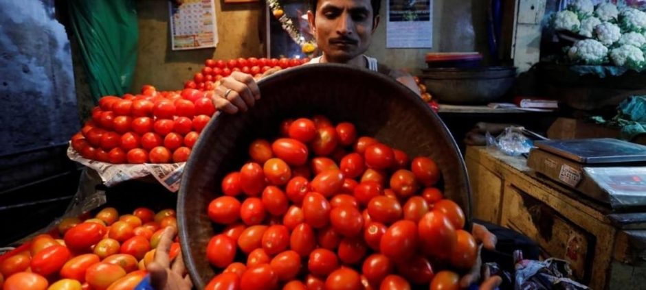 Tomato Prices Rise to Rs. 500 Per Kg Across Pakistan