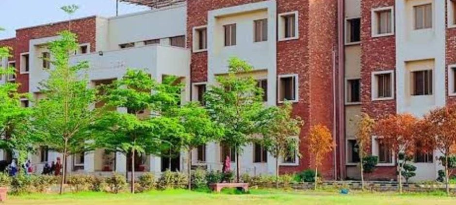 UE Lahore Announces Fully Funded IT Courses for Students