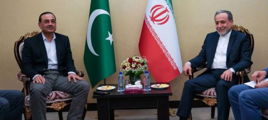 Iran FM Holds Fresh Talks With Saudi Arabia, Pakistan Army Chief