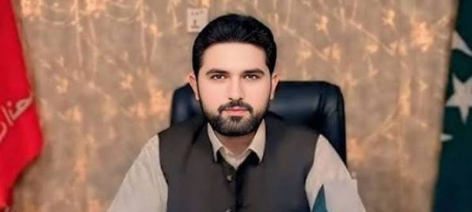 KP CM Gives Rs10m Aid to Ayat Noor’s Family, Vows Justice