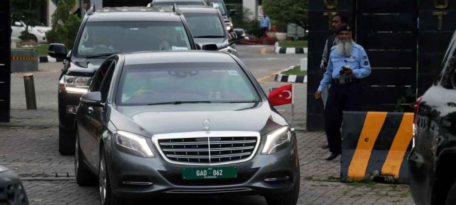 LHC Bans Green Plates, Blue Lights on Judges’ Vehicles