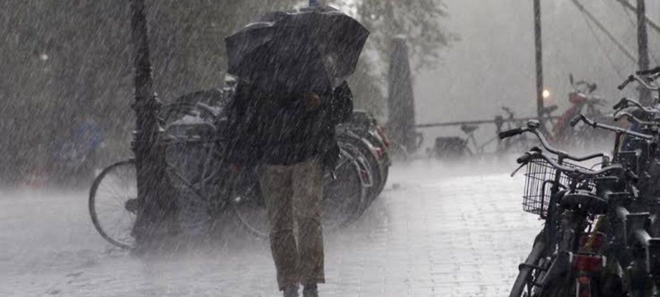 Rain and Cold Winds Bring Winter-Like Weather to Pakistan