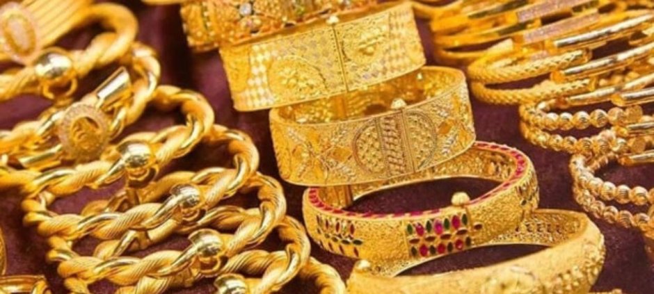 Gold Prices Fall by Rs3,000 Per Tola in Pakistan