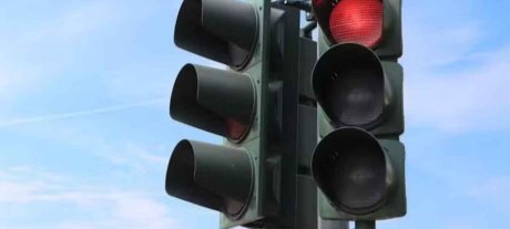 KMC to Remove Two Traffic Signals on Shahra-e-Quaideen Road