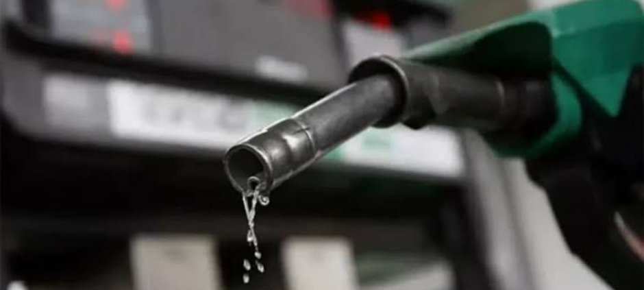 Petrol Falls to Rs376.06 Per Litre as Diesel Price Rises