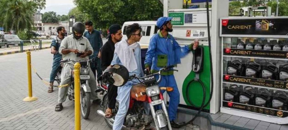 Rising Oil Costs Put Pakistan’s Petrol Relief Under Pressure